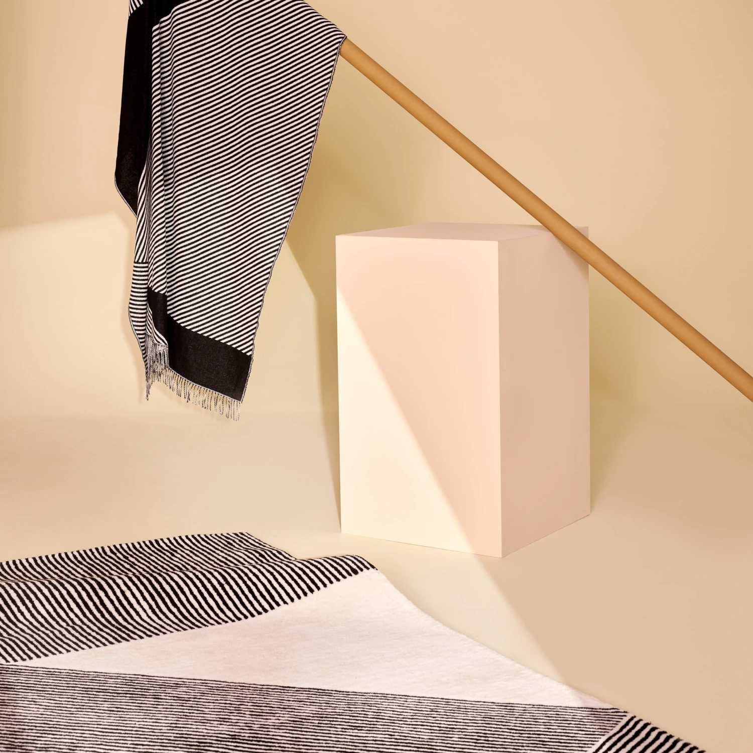 Stripes Wollen Vloerkleed Naturel Witte 4 Stripes Wollen Vloerkleed Naturel Witte - Afbeelding 2