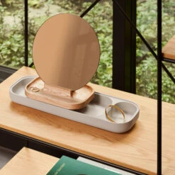 Fritz Hansen Slide Opbergbakje Met Spiegel 8 Fritz Hansen Slide Opbergbakje Met Spiegel -Sfeer Decoratie 502341 01 2 EnvironmentImage 222675b82c