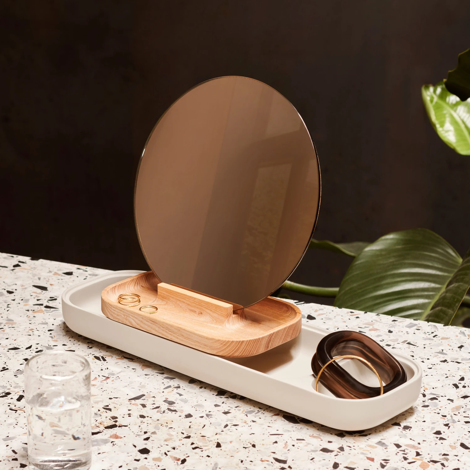 Fritz Hansen Slide Opbergbakje Met Spiegel 6 Fritz Hansen Slide Opbergbakje Met Spiegel - Afbeelding 4