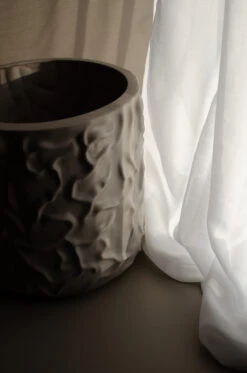 DBKD Swoon Bloempot Ø23 Cm -Sfeer Decoratie 512395 01 5 EnvironmentImage 088259806d