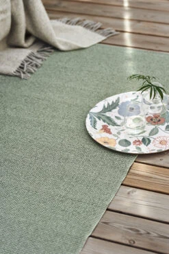 Mellow Kunststof Vloerkleed Groen 7 Mellow Kunststof Vloerkleed Groen -Sfeer Decoratie 515749 01 4 EnvironmentImage f22b11b448