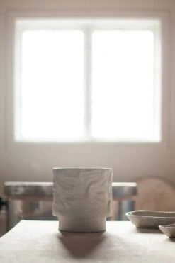 DBKD Flow Bloempot Ø15 Cm 8 DBKD Flow Bloempot Ø15 Cm -Sfeer Decoratie 576388 01 41 EnvironmentImage 751e6d2c67