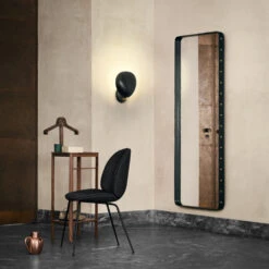 Gubi Adnet Vierkante Spiegel 8 Gubi Adnet Vierkante Spiegel -Sfeer Decoratie adnet rektangulC3A4r galleri 926d374689